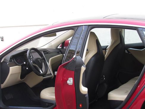 Used 2015 Tesla Model S 85D image 13