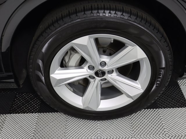 Certified 2026 Audi Q7 2.0T Premium Plus AWD/4WD image 9