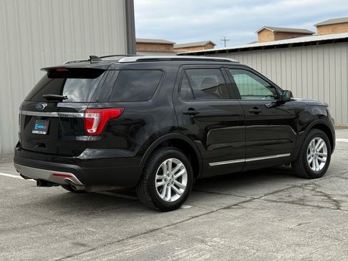 Used 2017 Ford Explorer XLT w/ Equipment Group 202A image 5