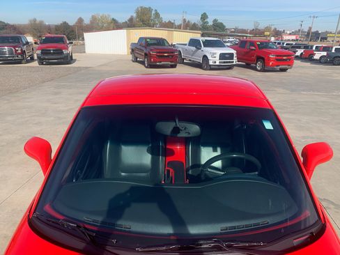 Used 2005 Chevrolet SSR w/ Preferred Equipment Group image 9