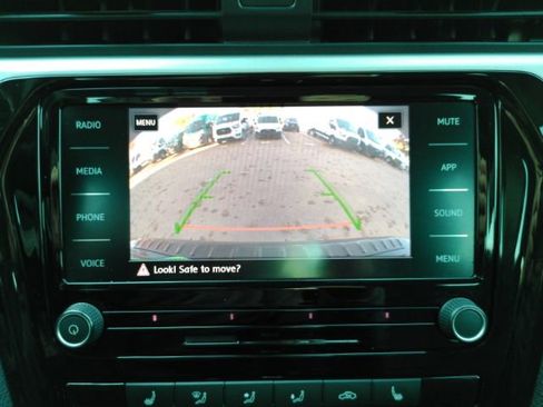 Used 2022 Volkswagen Passat 2.0T SE image 10