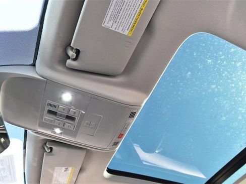 Used 2024 Volkswagen Taos SEL image 22