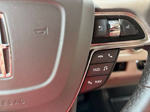 Used 2019 Lincoln Navigator Reserve AWD/4WD image 16