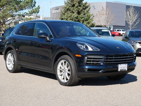 Used 2023 Porsche Cayenne AWD/4WD image 7