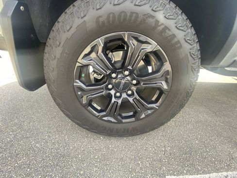 Used 2024 GMC Canyon Elevation w/ Elevation Premium Package image 11