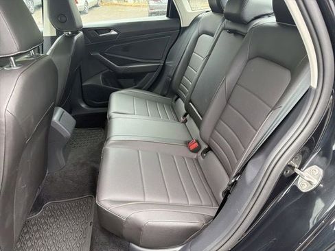Certified 2023 Volkswagen Jetta SE w/ Panoramic Sunroof Package FWD image 15