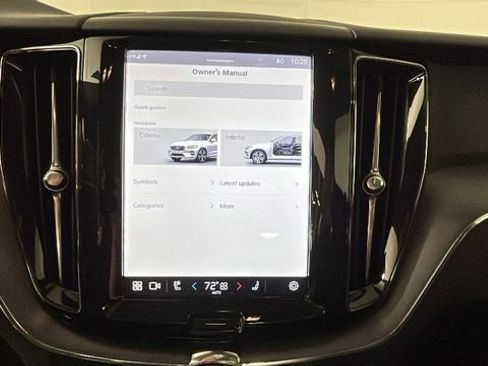 Used 2025 Volvo XC60 B5 Core AWD/4WD image 23