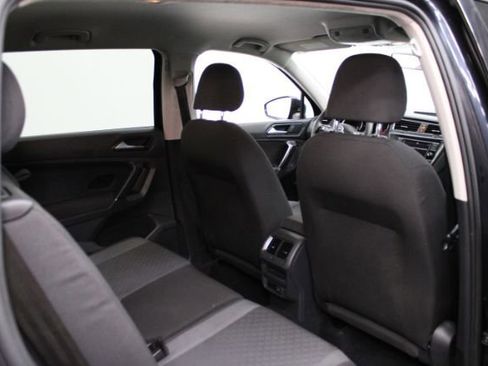 Used 2018 Volkswagen Tiguan S image 21