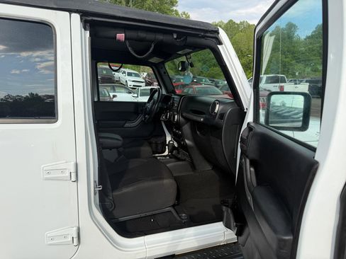 Used 2014 Jeep Wrangler Unlimited Sport w/ Quick Order Package 24S AWD/4WD image 17