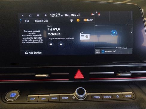 Used 2024 Hyundai Elantra SEL FWD image 25