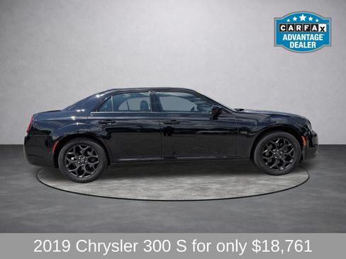Used 2019 Chrysler 300 S AWD/4WD image 2