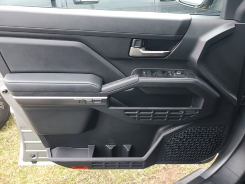 Used 2025 Toyota Tacoma TRD Sport image 29