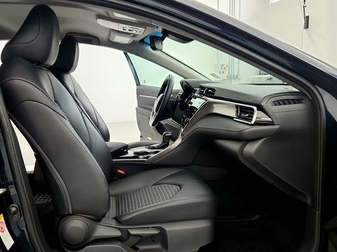 Used 2018 Toyota Camry SE w/ Audio Package FWD image 17
