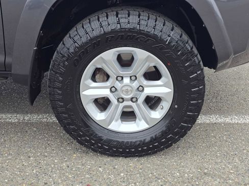 Used 2020 Toyota 4Runner SR5 Premium w/ Moonroof Package AWD/4WD image 9