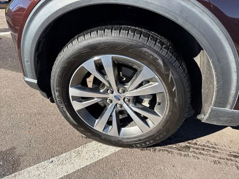 Used 2020 Ford Explorer Platinum image 25