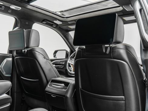 Used 2023 Cadillac Escalade ESV Premium Luxury Platinum AWD/4WD image 32