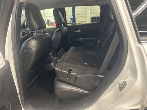 Used 2019 Jeep Cherokee Limited AWD/4WD image 23
