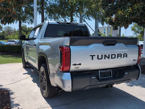 Used 2023 Toyota Tundra SR5 w/ SR5 Convenience Package AWD/4WD image 8