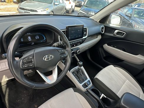 Used 2023 Hyundai Venue SEL image 24