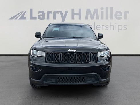 Used 2022 Jeep Grand Cherokee Laredo E image 8