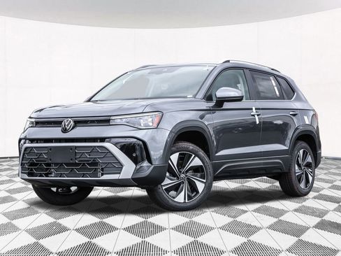 New 2025 Volkswagen Taos SE image 2