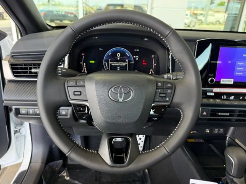 Used 2026 Toyota Camry Hybrid FWD image 19