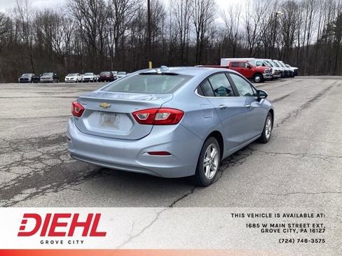 Used 2017 Chevrolet Cruze LT w/ Convenience Package image 7