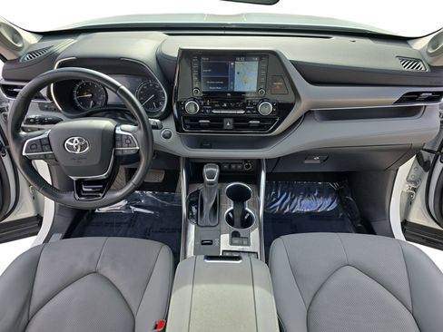 Used 2021 Toyota Highlander Limited image 9