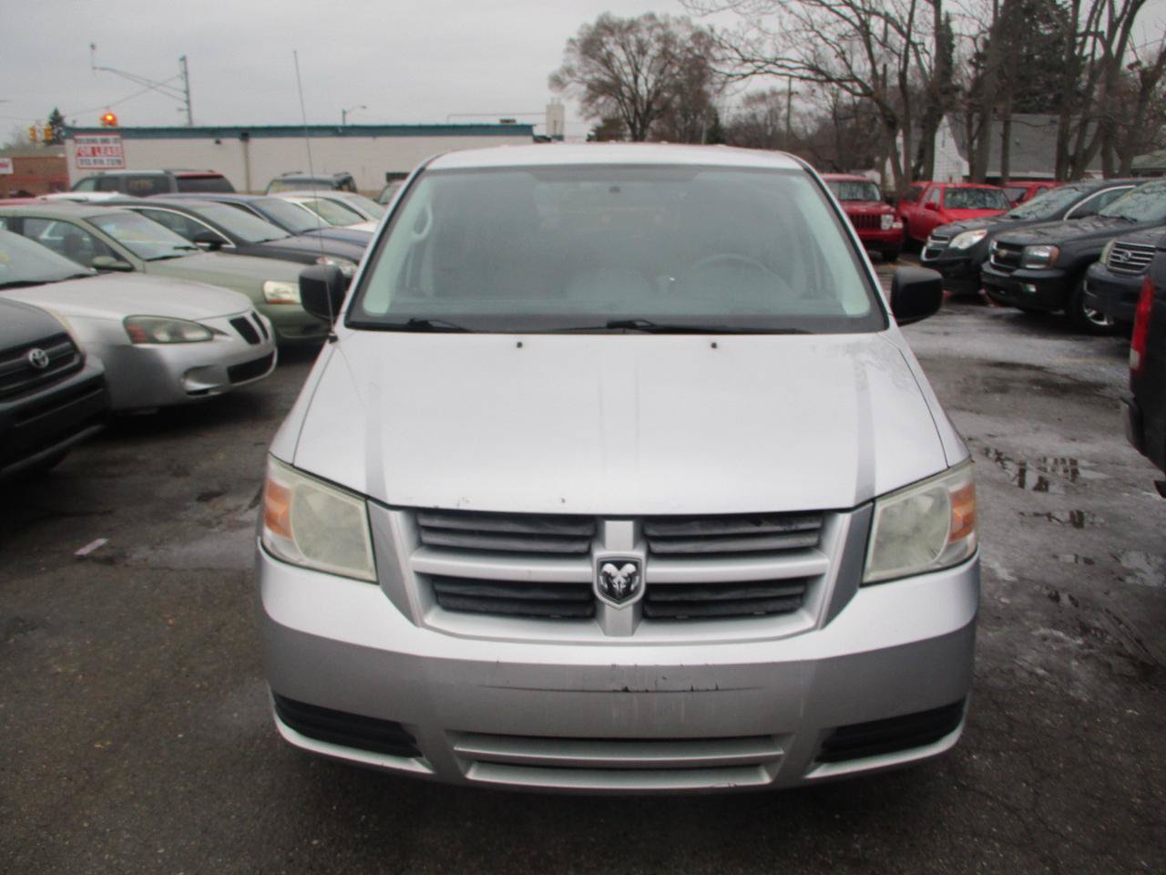 Used 2010 Dodge Grand Caravan SE FWD image 3