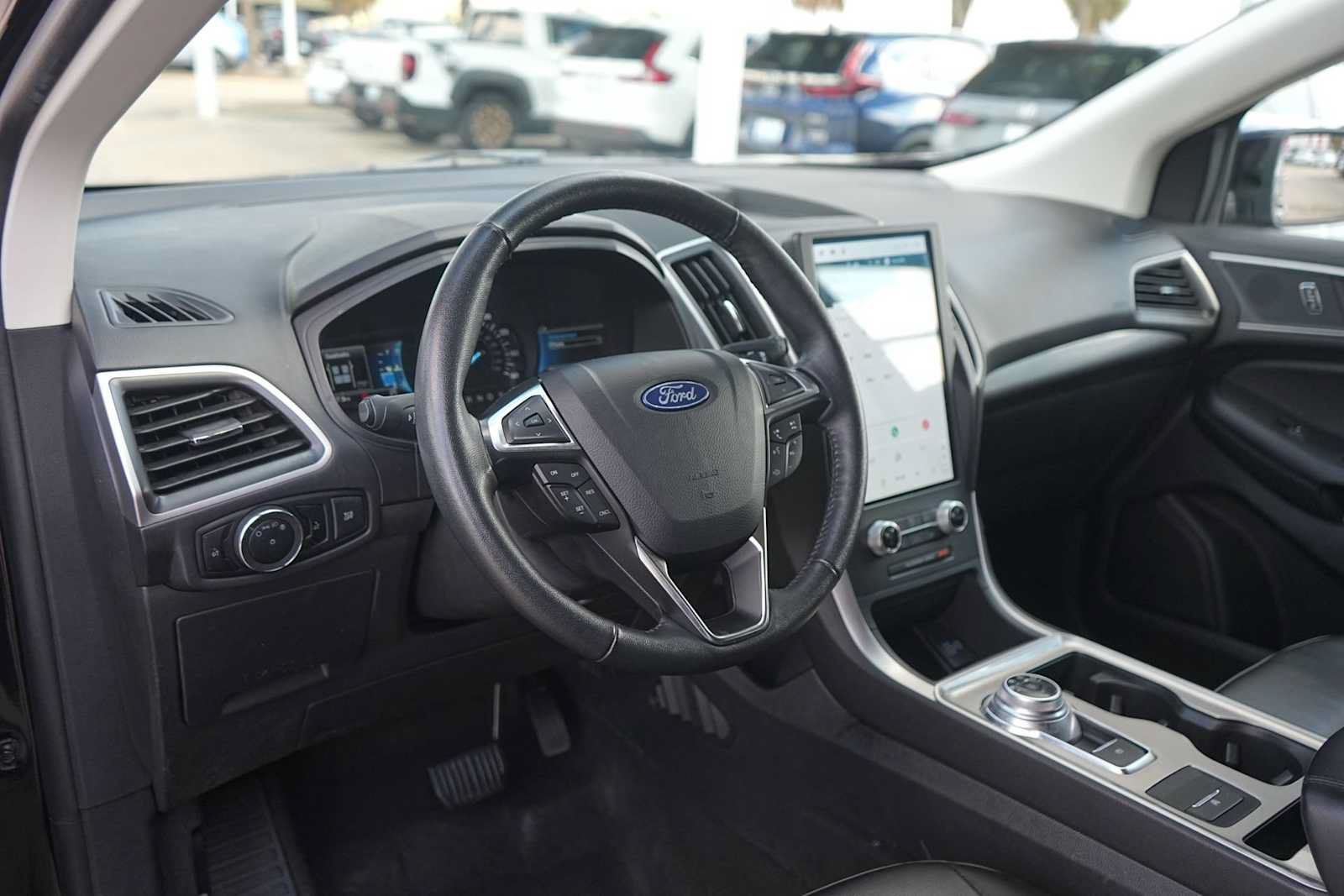 Used 2024 Ford Edge SEL AWD/4WD image 2