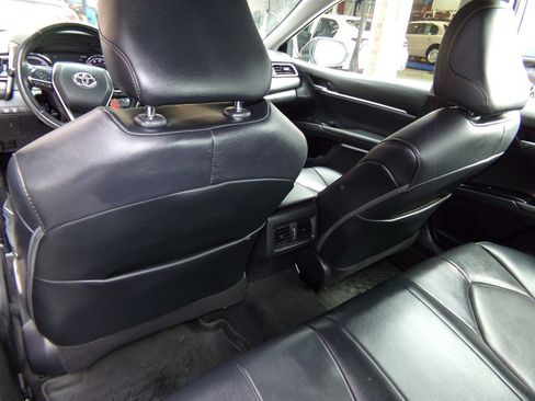 Used 2020 Toyota Camry XLE image 24