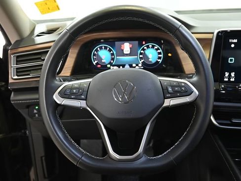 Used 2025 Volkswagen Atlas SE AWD/4WD image 4