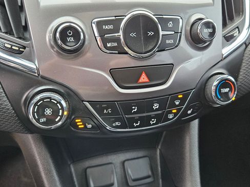 Used 2016 Chevrolet Cruze LT w/ Sun And Sound Package image 27