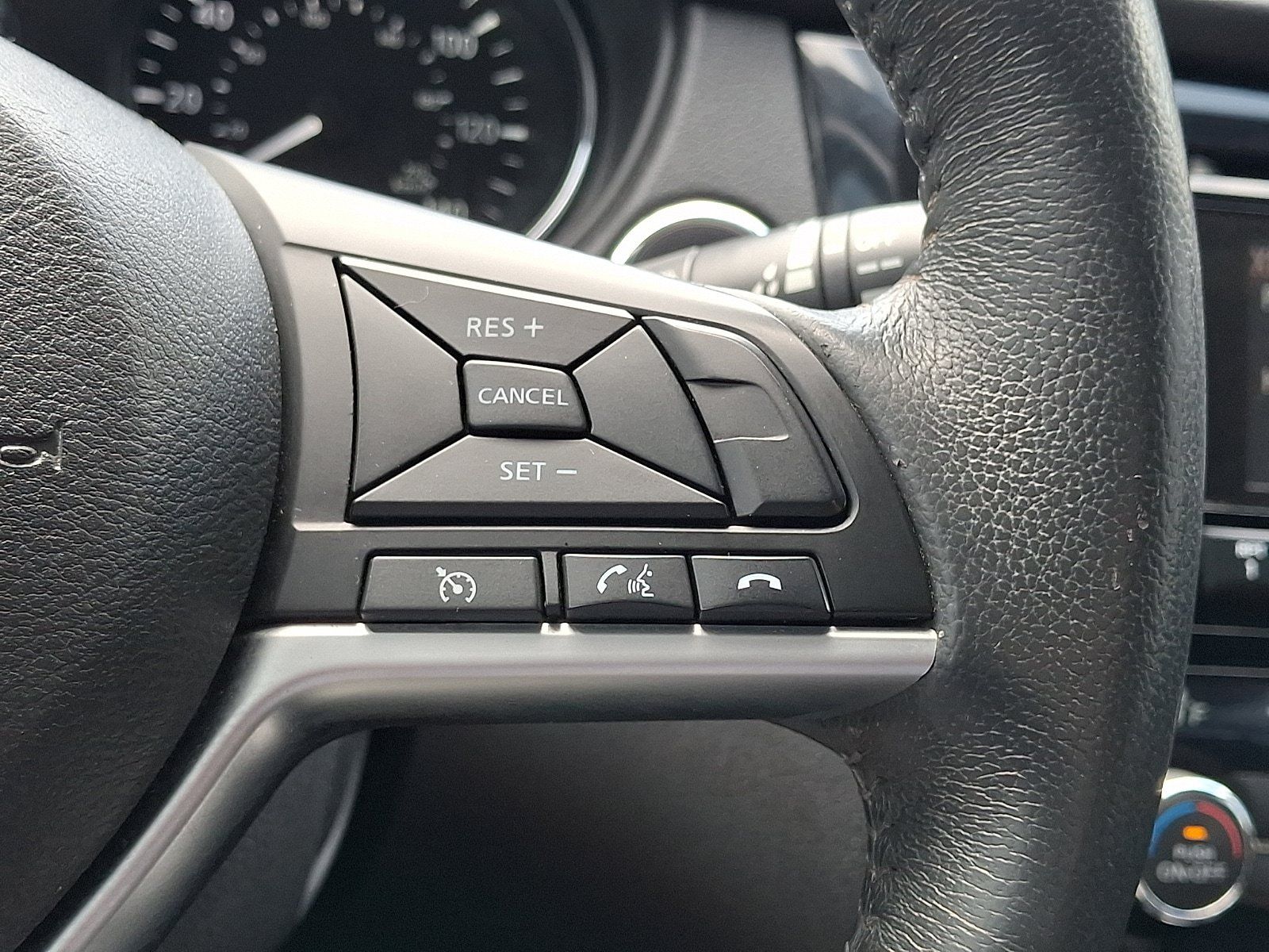 Used 2017 Nissan Rogue SV w/ Midnight Edition AWD/4WD image 22