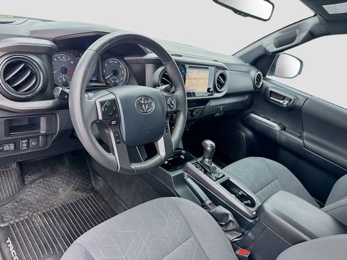 Used 2019 Toyota Tacoma TRD Sport AWD/4WD image 7