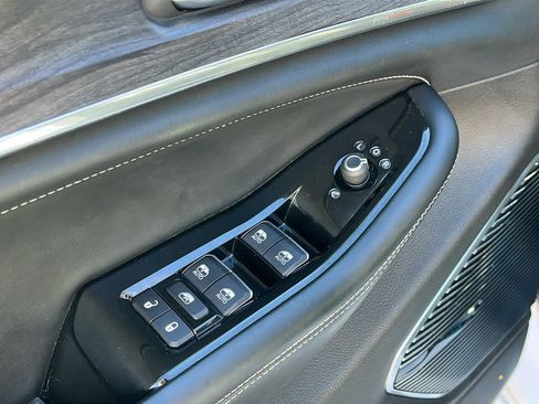 Used 2022 Jeep Grand Cherokee L Overland w/ Luxury Tech Group IV image 24