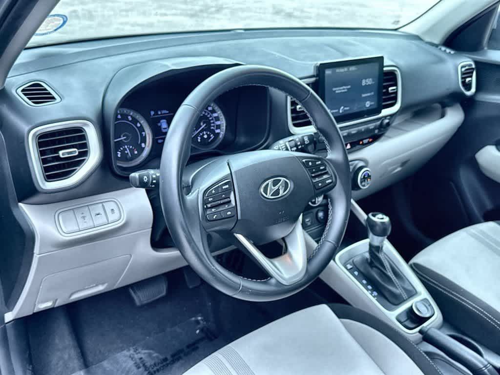 Used 2021 Hyundai Venue SEL FWD image 13