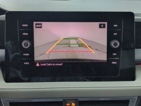 New 2025 Volkswagen Taos SEL image 30