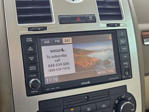 Used 2009 Chrysler 300 C RWD image 23