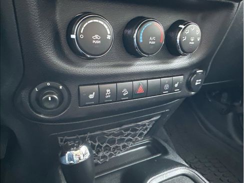Used 2017 Jeep Wrangler Rubicon w/ Power Convenience Group AWD/4WD image 20