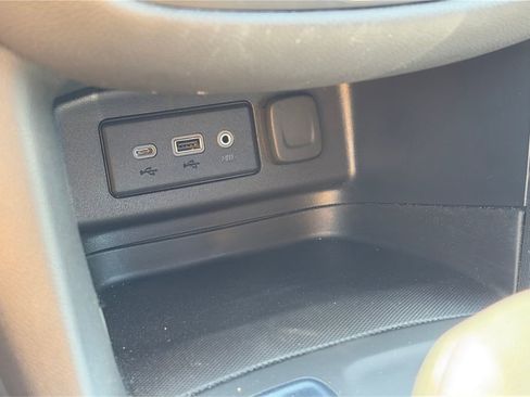 Used 2023 Chevrolet Equinox LT FWD image 22