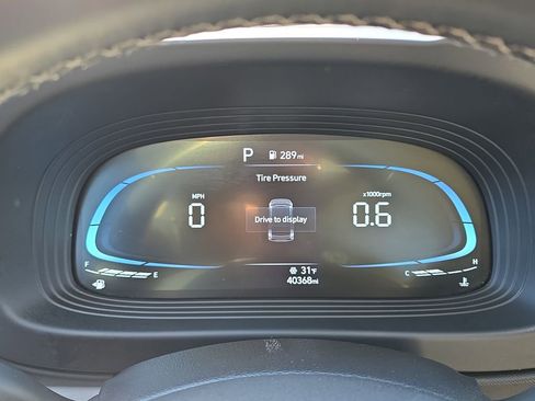 Used 2024 Hyundai Venue SEL image 23