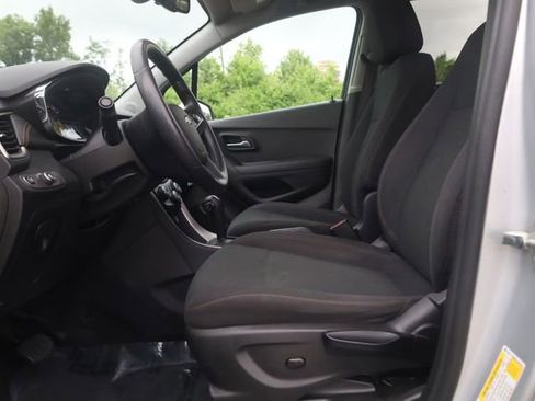 Used 2020 Chevrolet Trax LS w/ Tint and Cruise Package FWD image 12