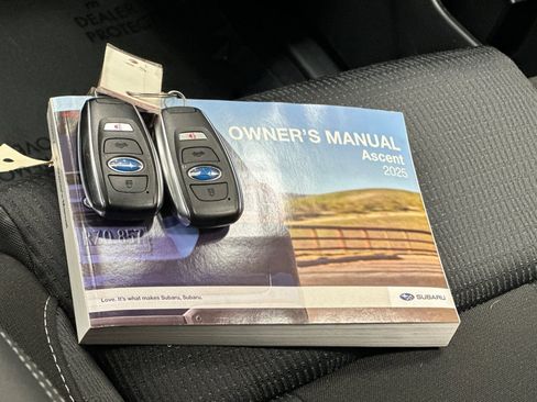 Used 2025 Subaru Ascent Premium AWD/4WD image 12
