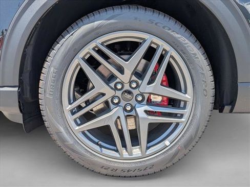 New 2026 Ford Explorer ST-Line RWD image 9