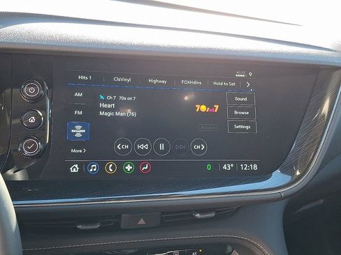 Used 2023 Buick Envision Essence image 3