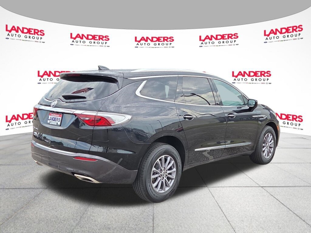 Used 2023 Buick Enclave Essence AWD/4WD image 3