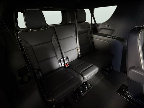 Certified 2025 Chevrolet Suburban Premier image 31