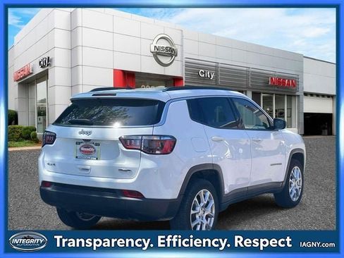 Used 2023 Jeep Compass Latitude AWD/4WD image 6