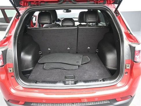 Used 2025 Jeep Compass Limited image 19